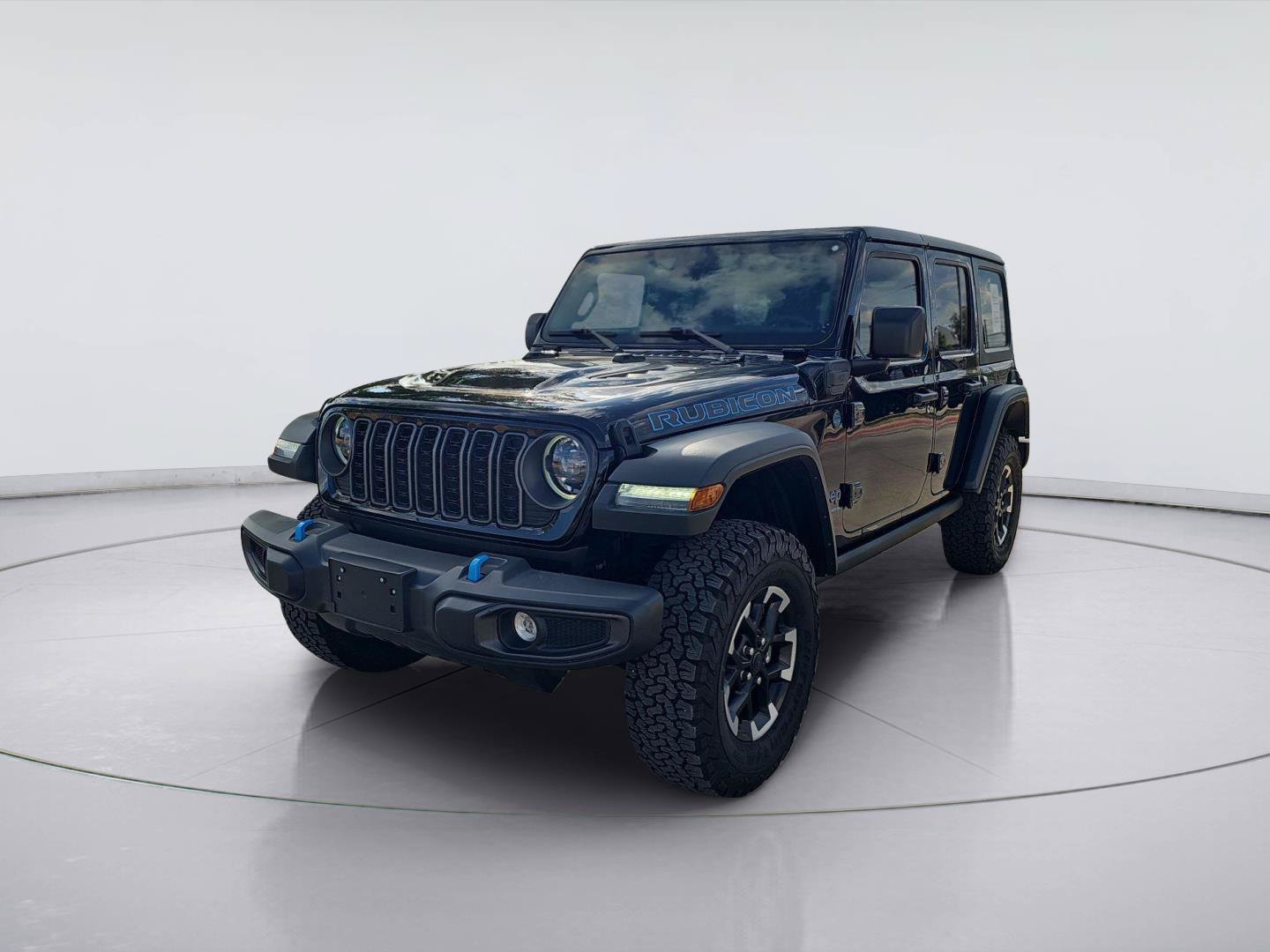 Used 2025 Jeep Wrangler Unlimited Rubicon 4xe w/ Convenience Group AWD/4WD image 2