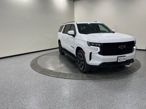 Used 2023 Chevrolet Suburban RST image 4