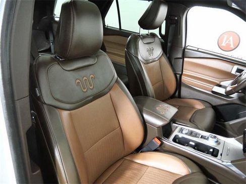 Used 2022 Ford Explorer King Ranch w/ Technology Package image 12