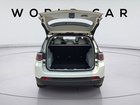Used 2019 Jeep Compass Latitude FWD image 18