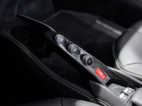 Used 2020 Ferrari F8 Tributo image 55