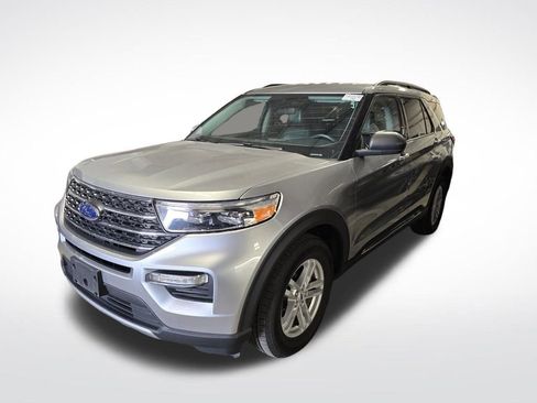 Used 2024 Ford Explorer XLT w/ Equipment Group 202A image 5