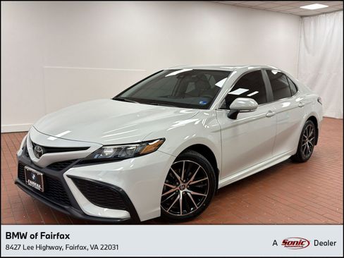 Used 2023 Toyota Camry SE image 1