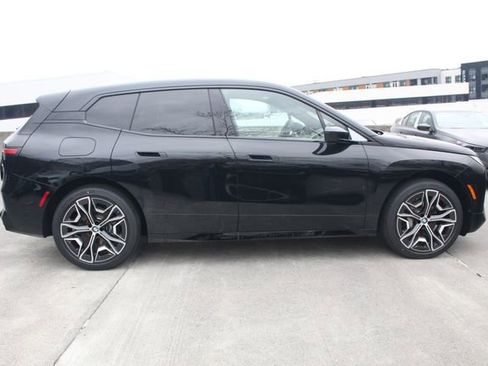 New 2026 BMW iX xDrive60 w/ Premium Package image 9