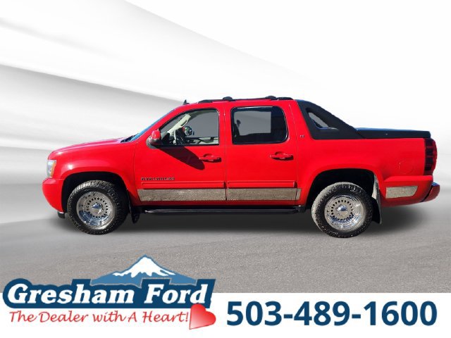 Used 2011 Chevrolet Avalanche LT w/ Luxury Package AWD/4WD image 2