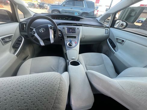 Used 2013 Toyota Prius One image 12