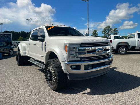 Used 2019 Ford F450 Lariat w/ Lariat Ultimate Package AWD/4WD image 3