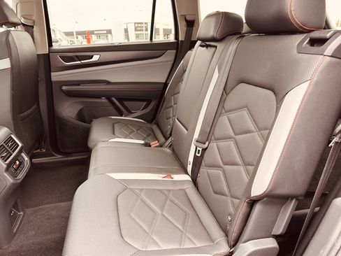 Certified 2025 Volkswagen Atlas Peak Edition SE image 25