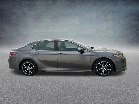 Used 2019 Toyota Camry SE FWD image 37