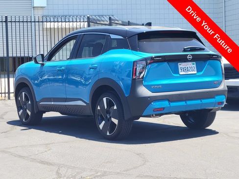 Used 2025 Nissan Kicks SR FWD image 3