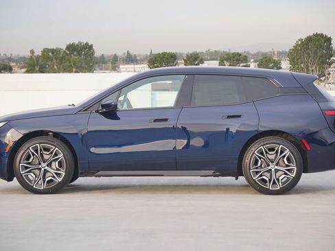 New 2026 BMW iX xDrive45 w/ Premium Package image 4