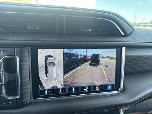 Used 2021 GMC Yukon Denali w/ Denali Premium Package AWD/4WD image 32