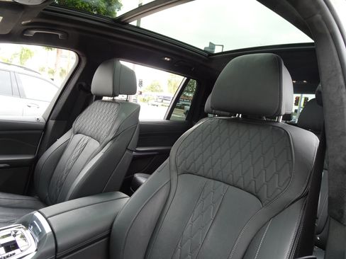 Used 2024 BMW X7 xDrive40i w/ M Sport Package AWD/4WD image 12