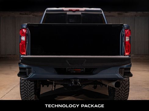 Used 2024 Chevrolet Silverado 2500 High Country w/ Technology Package AWD/4WD image 8