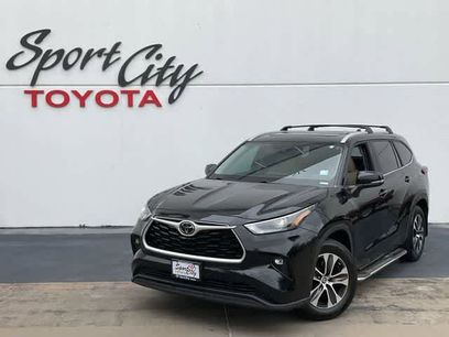 Used 2023 Toyota Highlander XLE