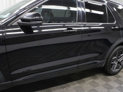 Used 2025 Ford Explorer ST-Line w/ ST-Line Street Pack AWD/4WD image 52