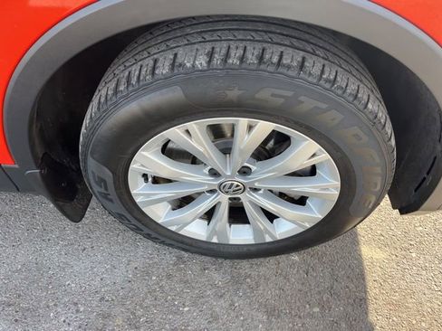 Used 2018 Volkswagen Tiguan SE image 16