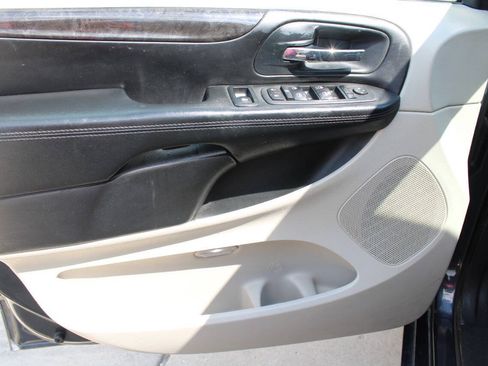 Used 2013 Dodge Grand Caravan SXT w/ Rear Park Assist Pkg FWD image 14