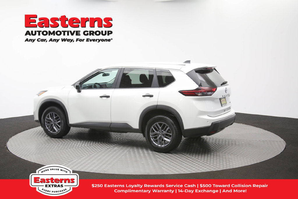Used 2024 Nissan Rogue S AWD/4WD image 7