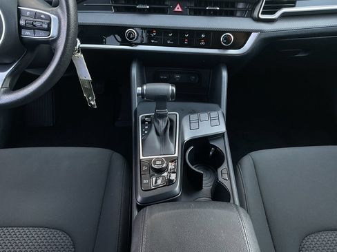 Used 2025 Kia Sportage LX FWD image 12