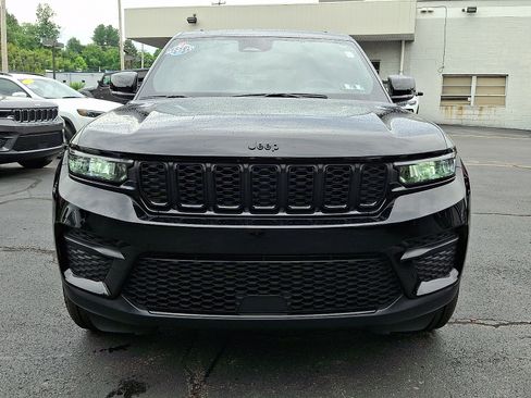 Certified 2025 Jeep Grand Cherokee Altitude AWD/4WD image 2