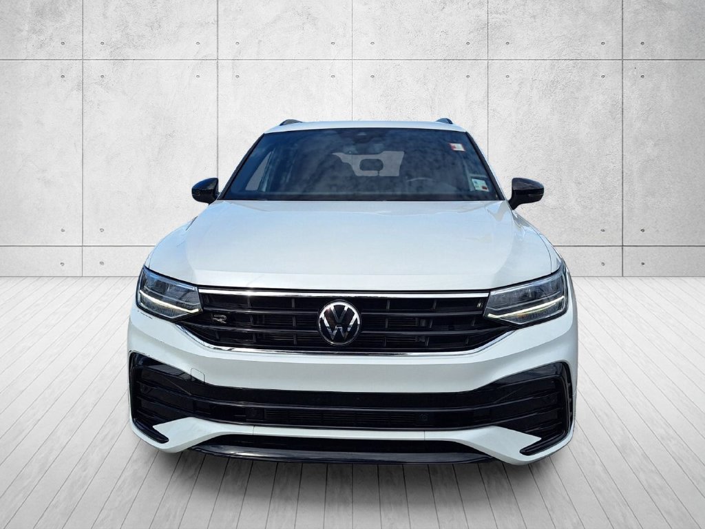 Used 2023 Volkswagen Tiguan SE R-Line FWD image 2