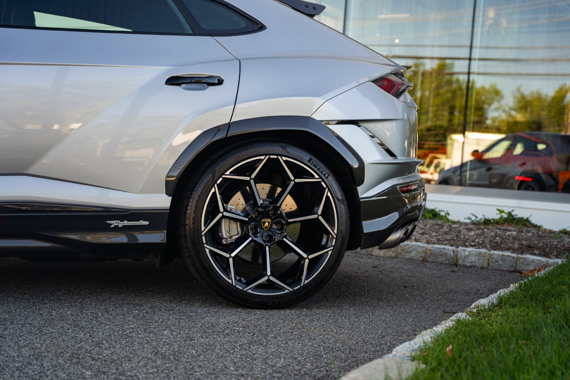 Used 2024 Lamborghini Urus Performante AWD/4WD image 8