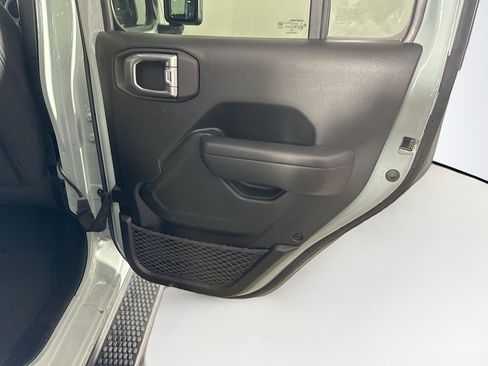 Used 2023 Jeep Wrangler Unlimited AWD/4WD image 28