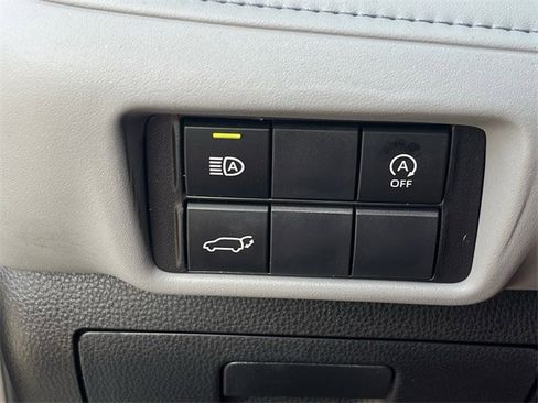 Used 2024 Toyota Highlander XLE image 25