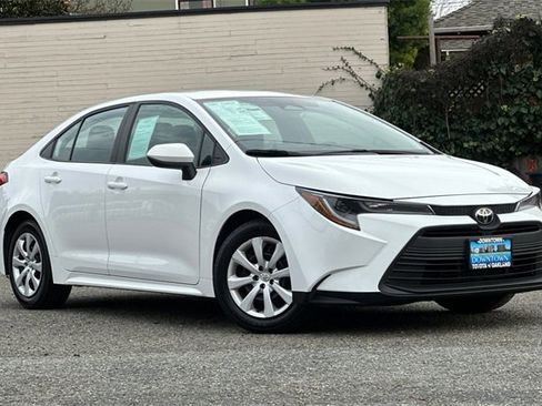 Used 2024 Toyota Corolla LE image 2