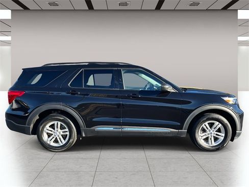 Used 2023 Ford Explorer XLT w/ Equipment Group 202A image 2