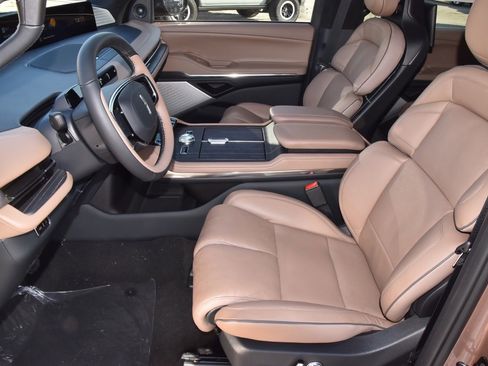 New 2025 Lincoln Navigator L Black Label image 13