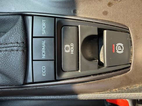 Used 2022 Toyota Camry SE w/ Carpet Mat Package (TMS) AWD/4WD image 38