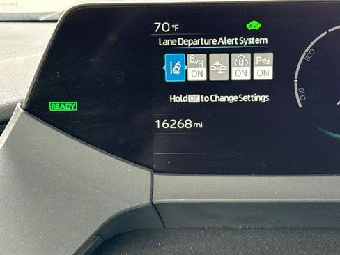 Used 2025 Toyota Prius XLE FWD image 37