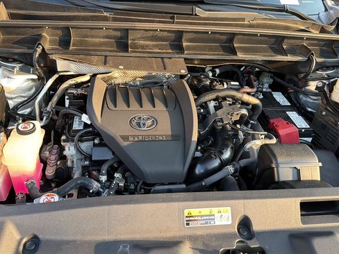Used 2023 Toyota Highlander XSE FWD image 37