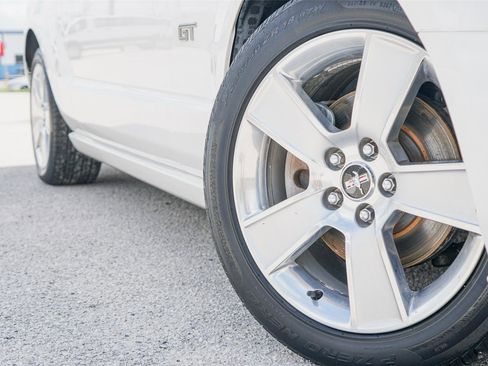 Used 2007 Ford Mustang GT RWD image 2