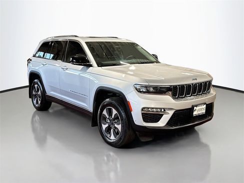 Used 2022 Jeep Grand Cherokee Limited 4xe w/ Luxury Tech Group II image 3