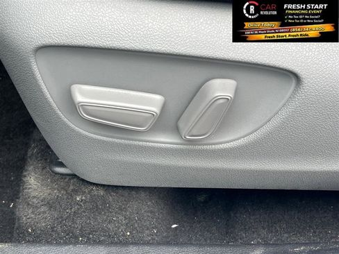 Used 2023 Toyota Highlander LE image 24