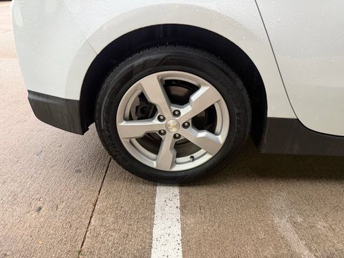 Used 2015 Chevrolet Volt FWD image 42