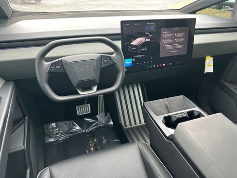 Used 2024 Tesla Cybertruck AWD Crew Cab image 20