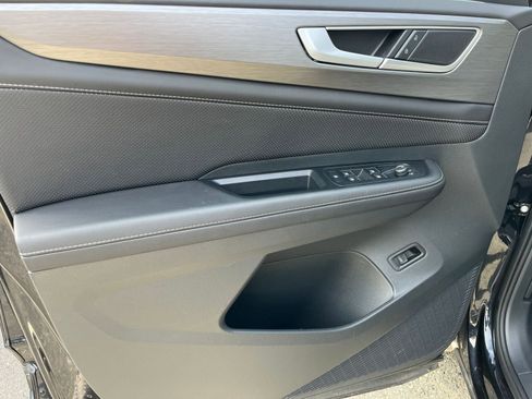 Used 2025 Volkswagen Atlas Cross Sport SE image 20