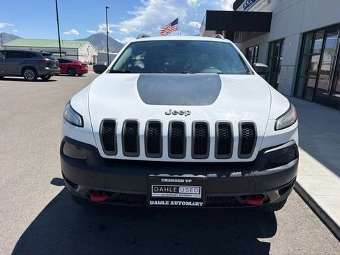 Used 2016 Jeep Cherokee Trailhawk AWD/4WD image 2