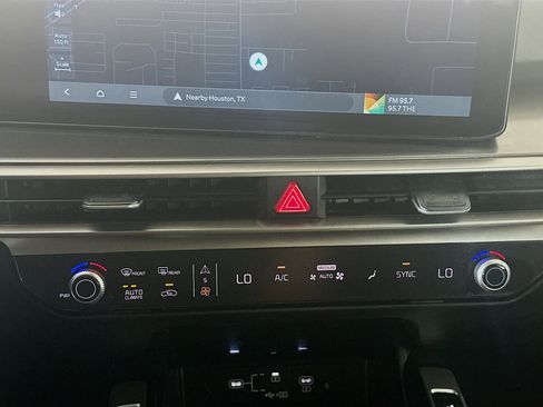 Used 2024 Kia Sorento S image 24