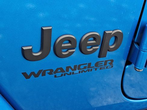 Used 2021 Jeep Wrangler Unlimited Sahara AWD/4WD image 31