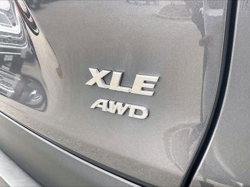 Used 2022 Toyota RAV4 XLE w/ Convenience Package image 10