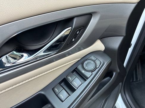 Used 2022 Chevrolet Traverse LS FWD image 24