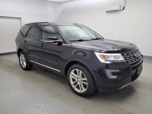Used 2017 Ford Explorer XLT w/ Equipment Group 201A AWD/4WD image 11