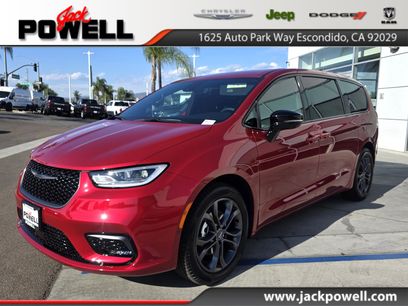 New 2026 Chrysler Pacifica Select