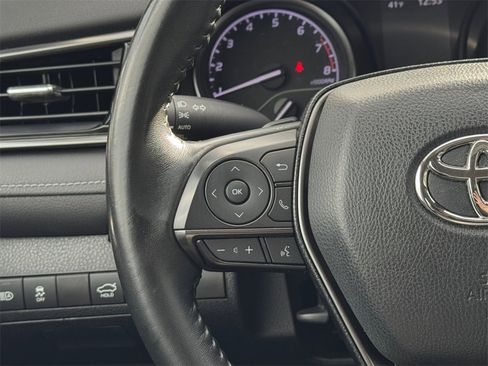 Used 2022 Toyota Camry SE image 15