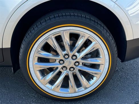 Used 2018 Cadillac XT5 Platinum w/ Driver Assist Package image 9